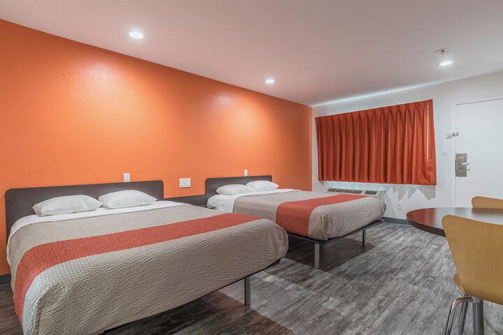 Room 22 of 34