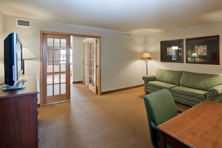Room 12 of 28