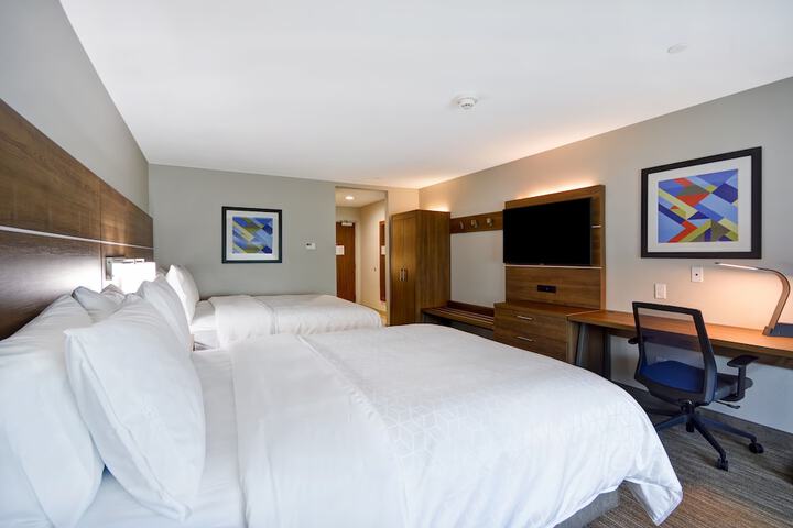 Room 32 of 49