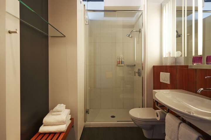 Room 14 of 33