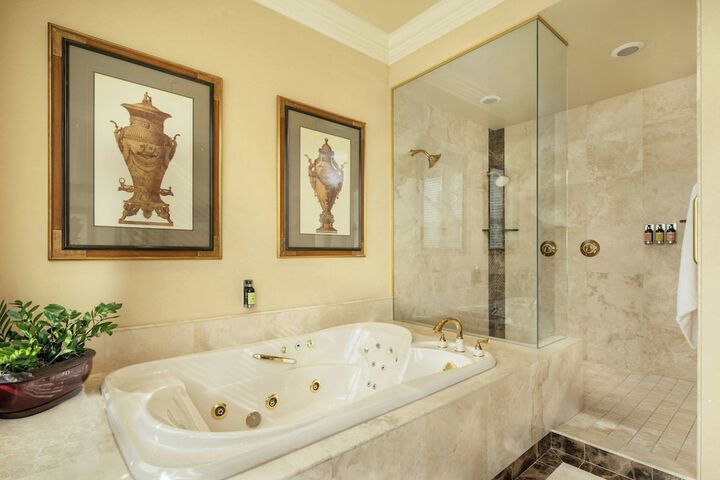 Davenport Hotel Autograph Collection