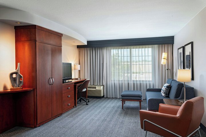 Courtyard Marriott Aksarben Village