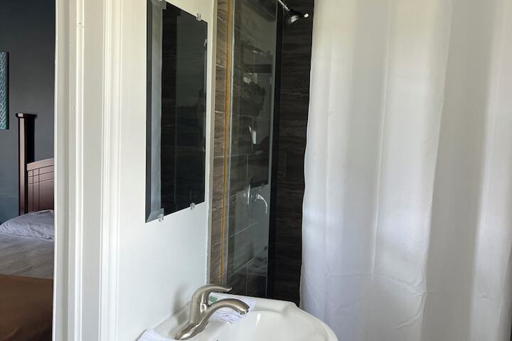 Room 8 of 16