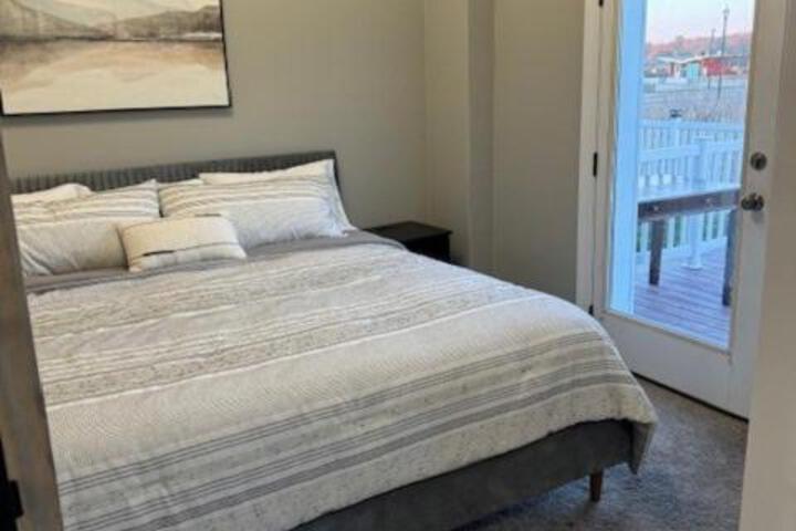 Peninsula Point Cozy Lakefront Condo 1BR 1BA