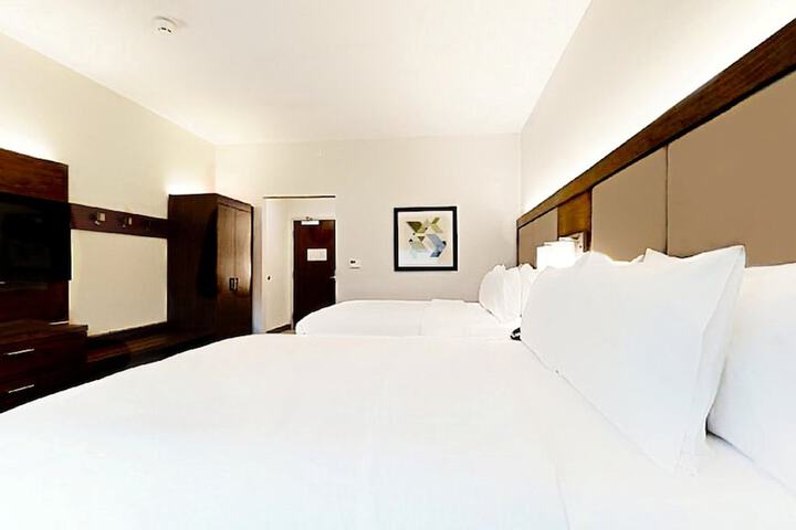 Room 14 of 25