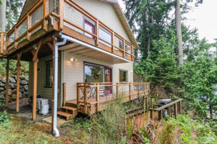 The Cabin at Oak Bay