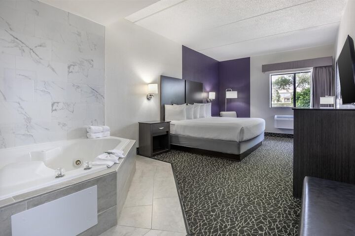 Best Western Bolingbrook Hotel