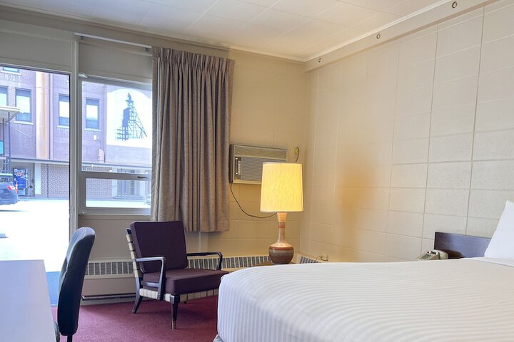 Room 34 of 46