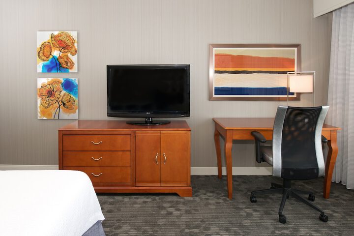 Room 32 of 60