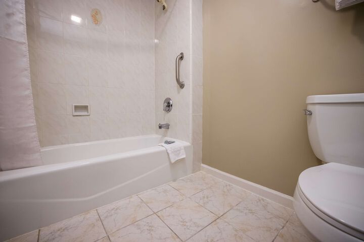 Room 8 of 18