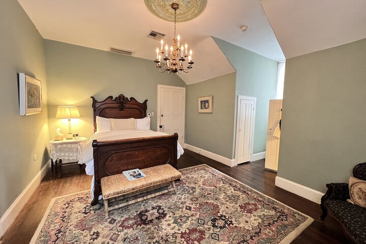 Room 18 of 65