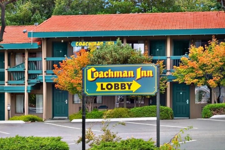 Coachman Inn & Suites