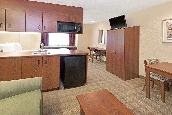 Room 6 of 15