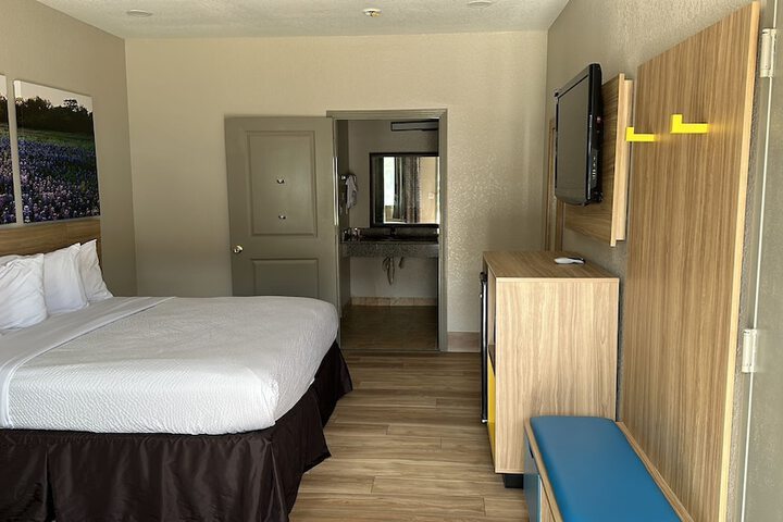 Room 16 of 16