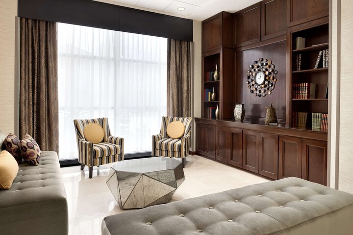 DoubleTree by Hilton Milwaukee - Brookfield
