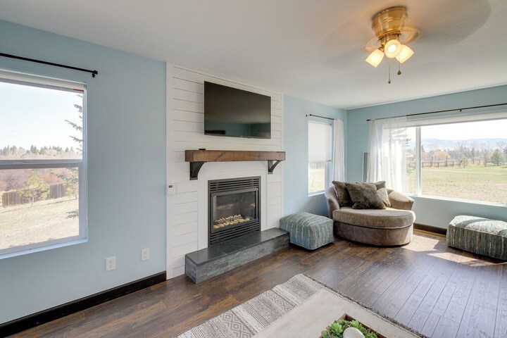 Pet-friendly Victor Home w / Fire Pit & Large Yard!