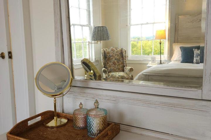 Peach Grove House