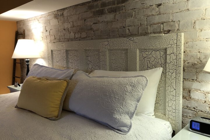 Room 32 of 168