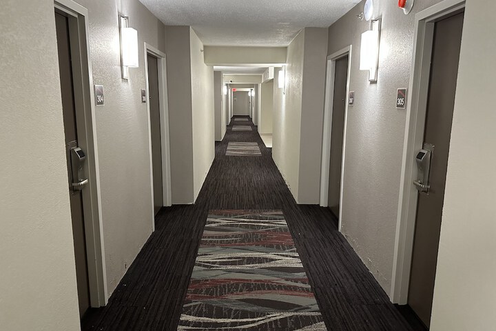 Ballroom/Hall 18 of 19