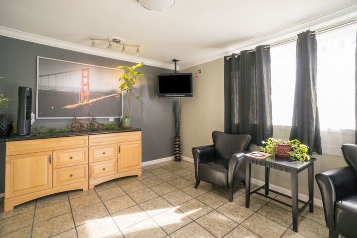 Room 8 of 33