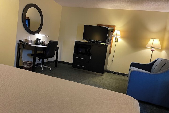 Super 8 by Wyndham Colby