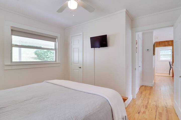 Candler Cabin w / Deck & Mount Pisgah Views!