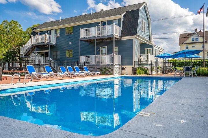The Lighthouse Inn & Suites