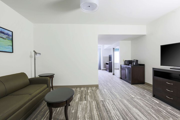 Room 22 of 35