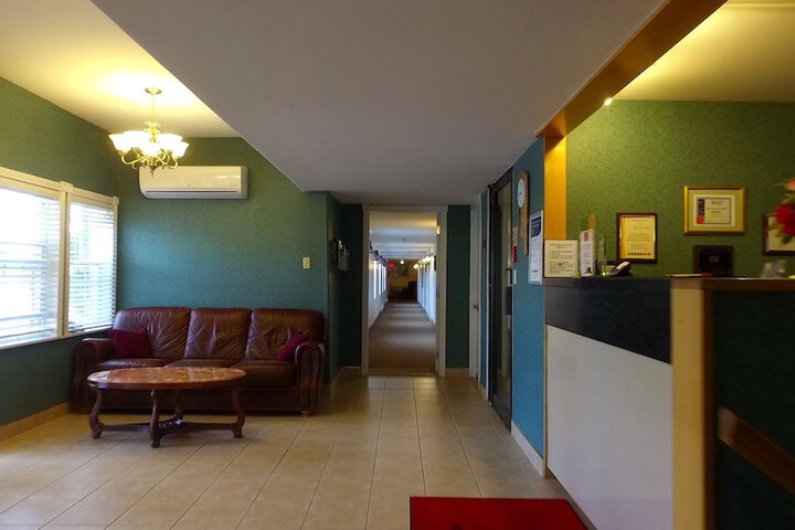 Ballroom/Hall 43 of 48
