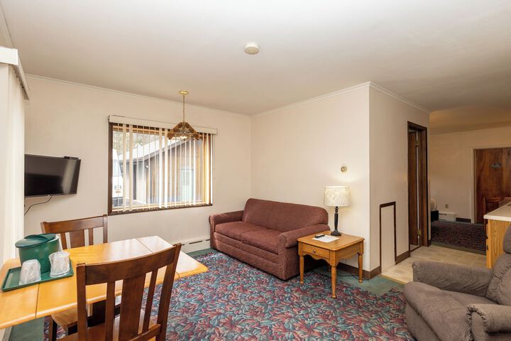 Cedar Motor Inn