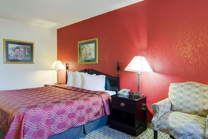 Room 11 of 28