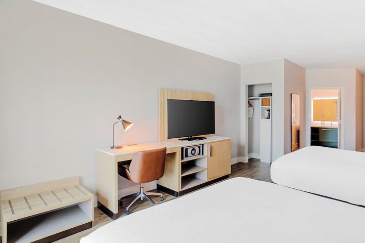 Room 27 of 85