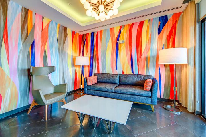 Lounge 42 of 48