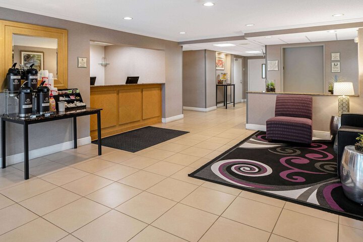Hotel Interior 8 of 28