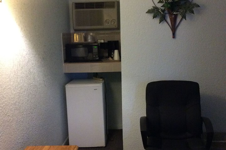 Room 28 of 34