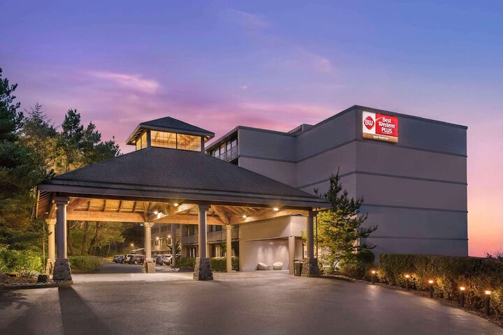 Best Western Plus Agate Beach Inn