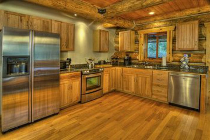 Tall Timbers Lodge Cabin with Hot Tub