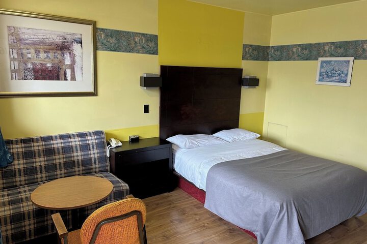 Motel R-100