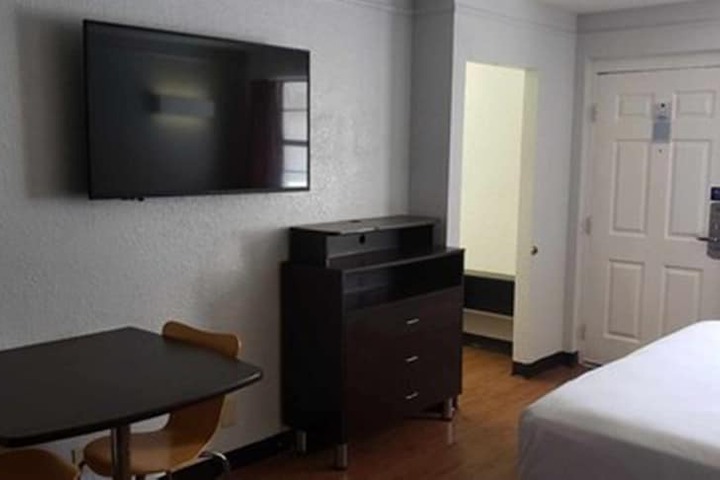 Room 32 of 53