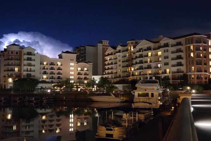 Hotel 4 of 100