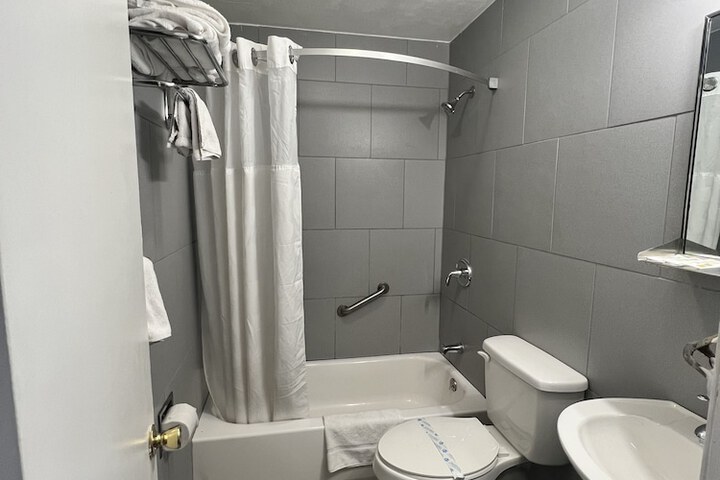 Room 9 of 19