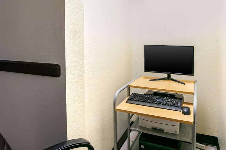 Business Center 30 of 33