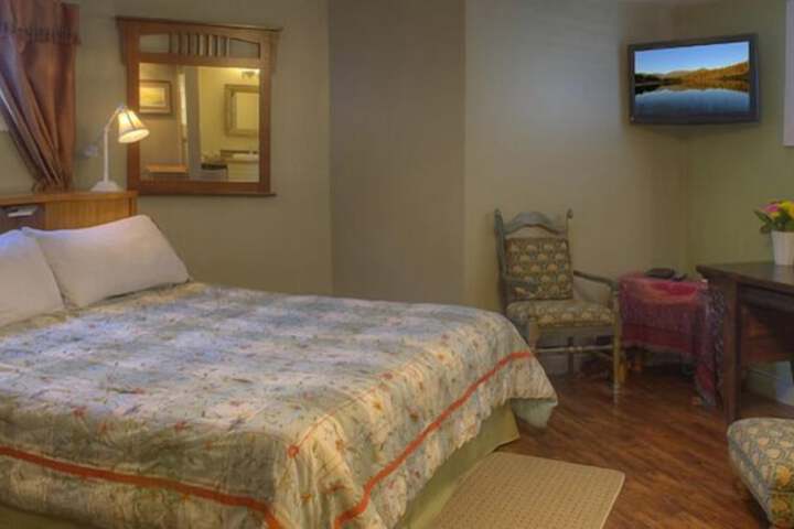 Room 12 of 25