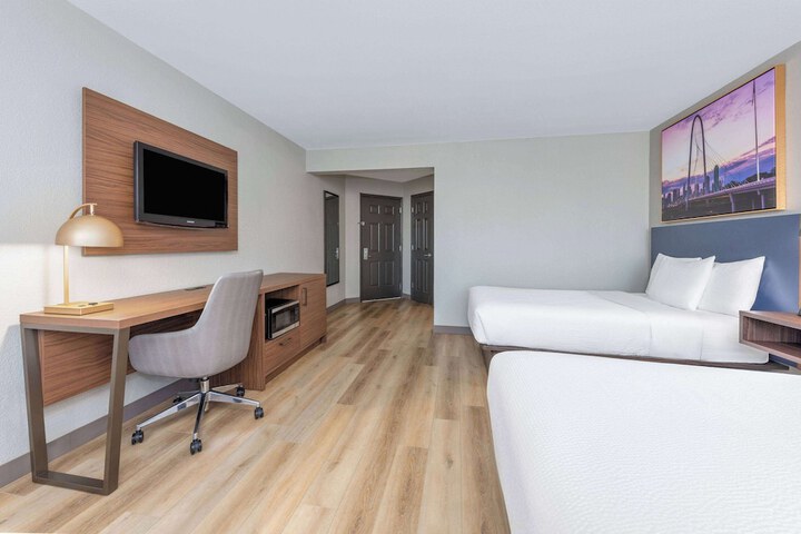 Room 34 of 48