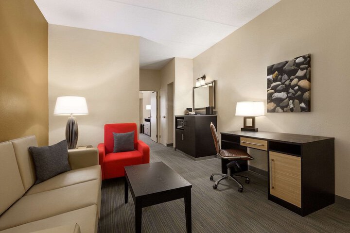 Room 10 of 18