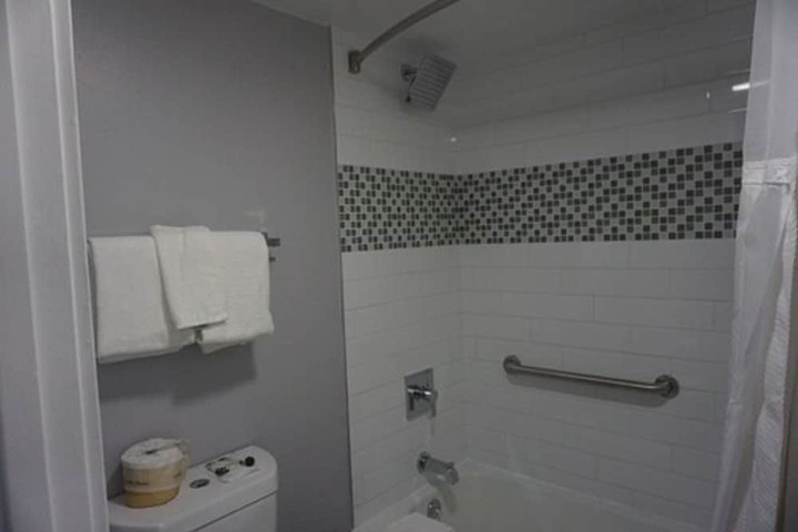 Room 10 of 11