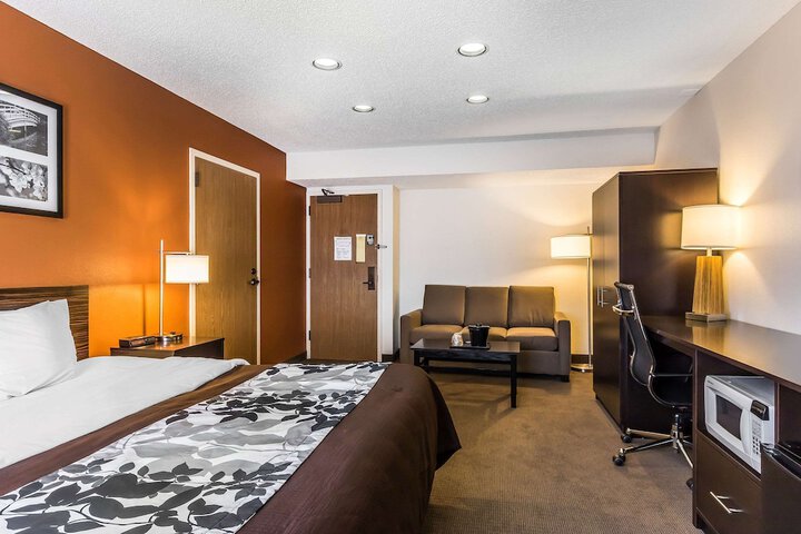 Room 32 of 61