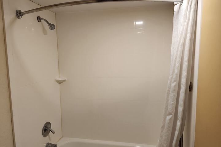 Room 4 of 16