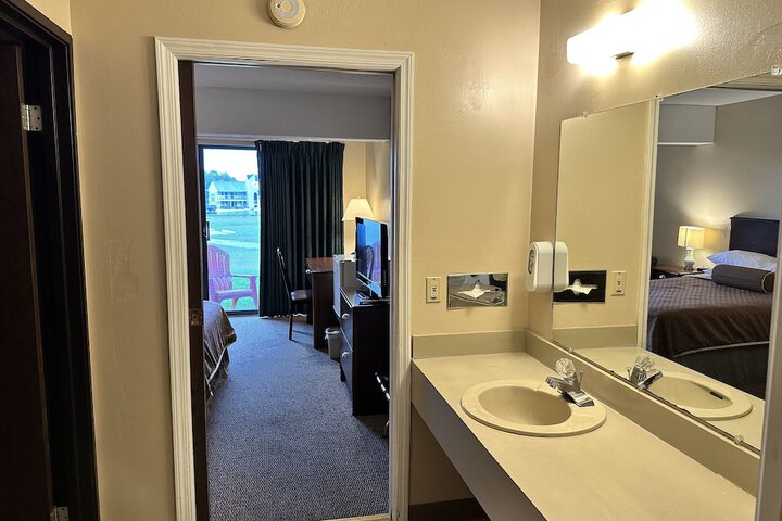 Room 43 of 60