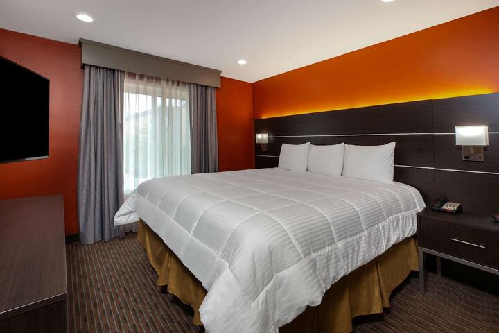 Room 4 of 18
